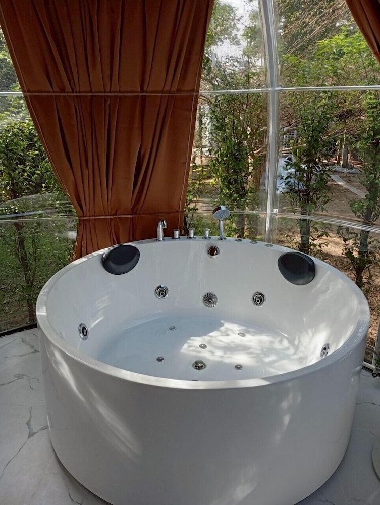 Panoramic Tree House