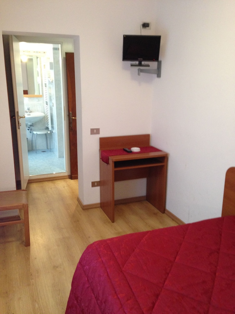 Double Room, Non Smoking photo 2