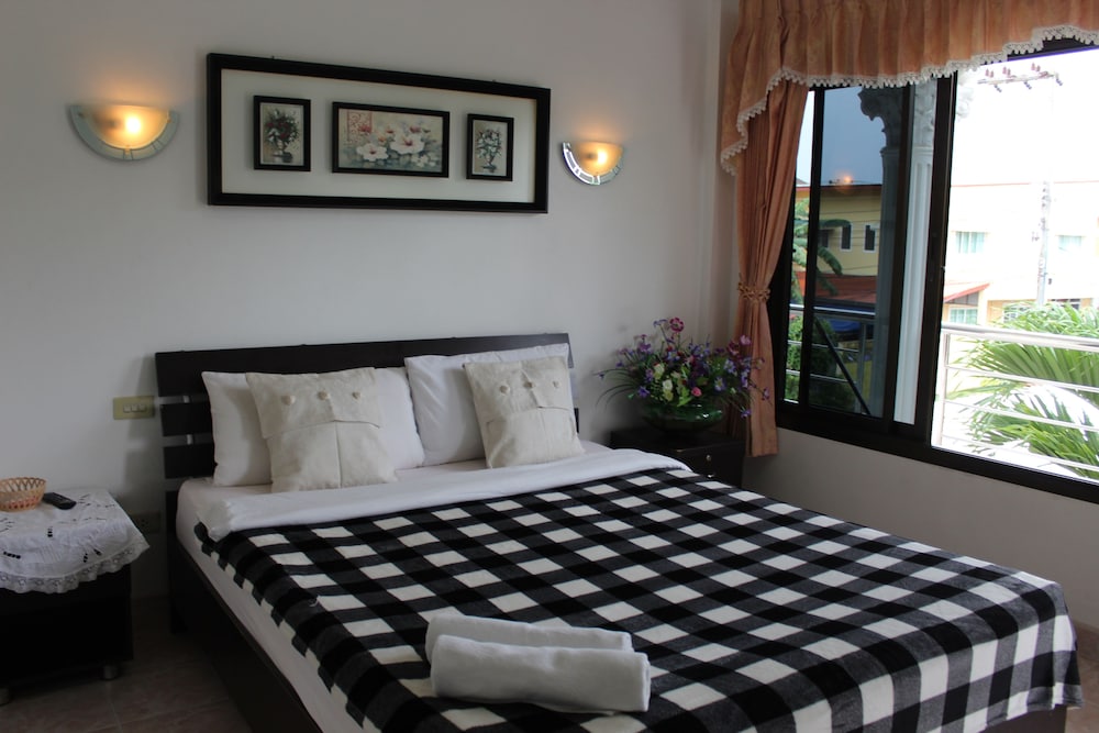 Family Room, 1 King Bed with Sofa bed, Garden View, Garden Area photo 3