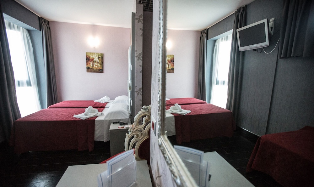 Double or Twin Room - Photo 3