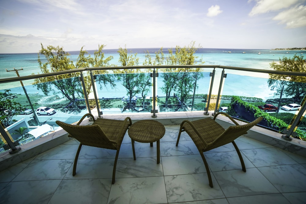 Grand Room, 1 King Bed, Hot Tub, Oceanfront