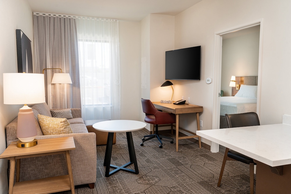 Suite, 1 Bedroom, Roll-in Shower, Kitchen (Communications Accessible) - Photo 1
