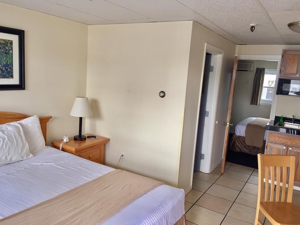 Room, 1 Bedroom, Kitchenette, Ground Floor photo 3