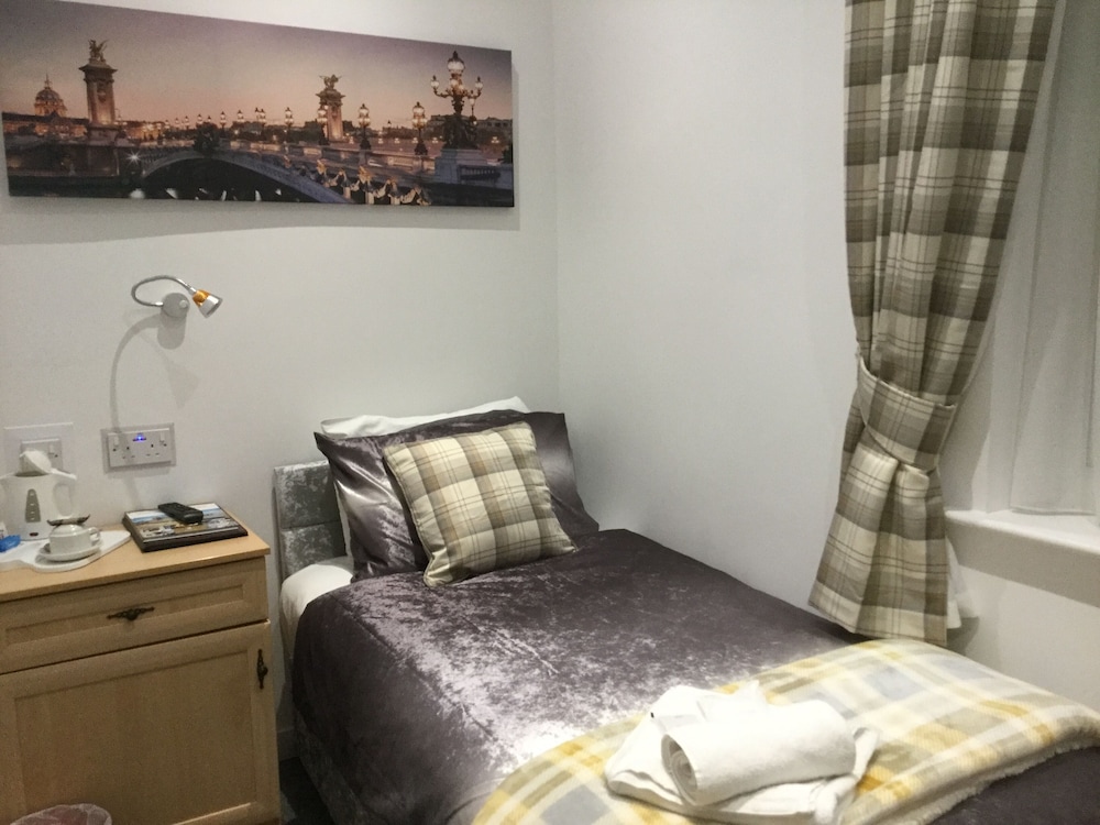 Rear Facing Luxury Single Room photo 2