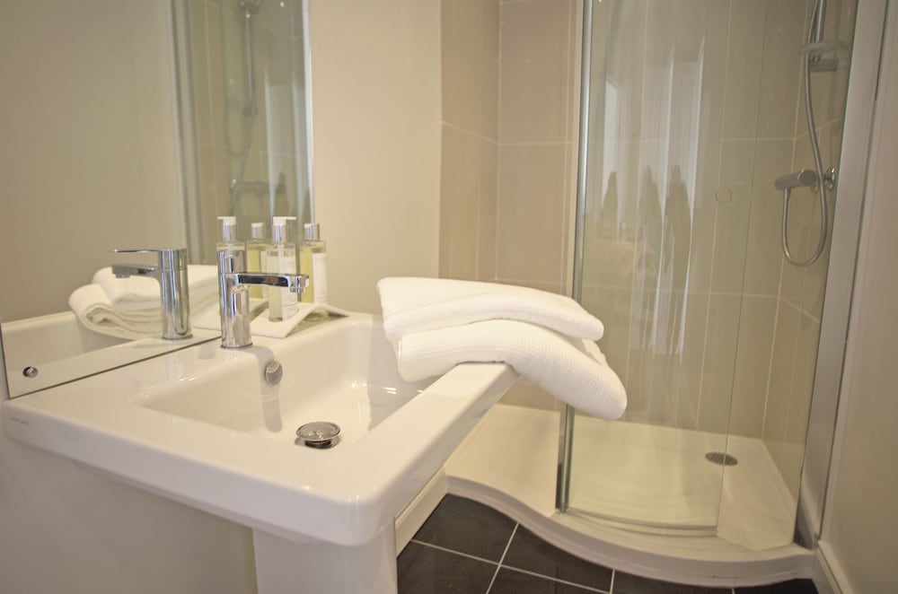 Double or Twin Room, Ensuite, Courtyard View (Pet Friendly Double/Twin) - Photo 4