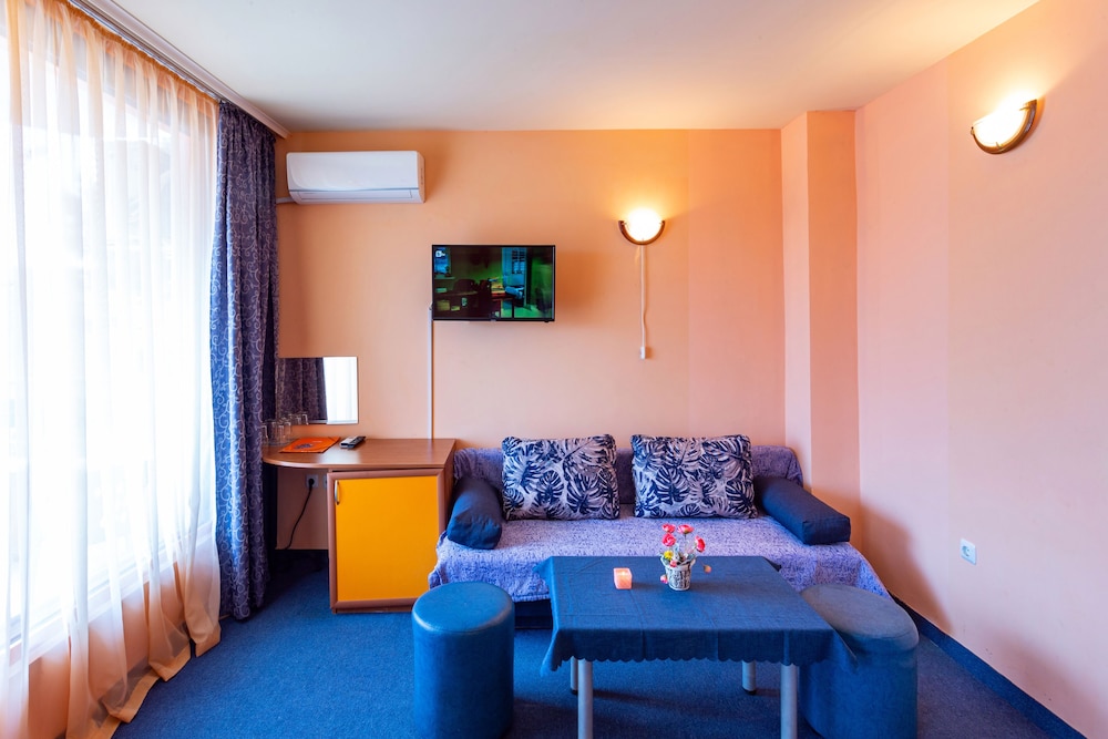 Family Room, Balcony, Sea View photo 1