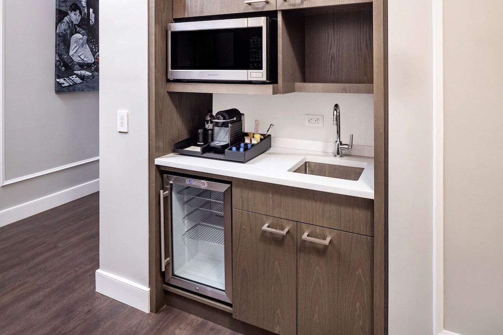 Suite, 1 Bedroom (Plus)