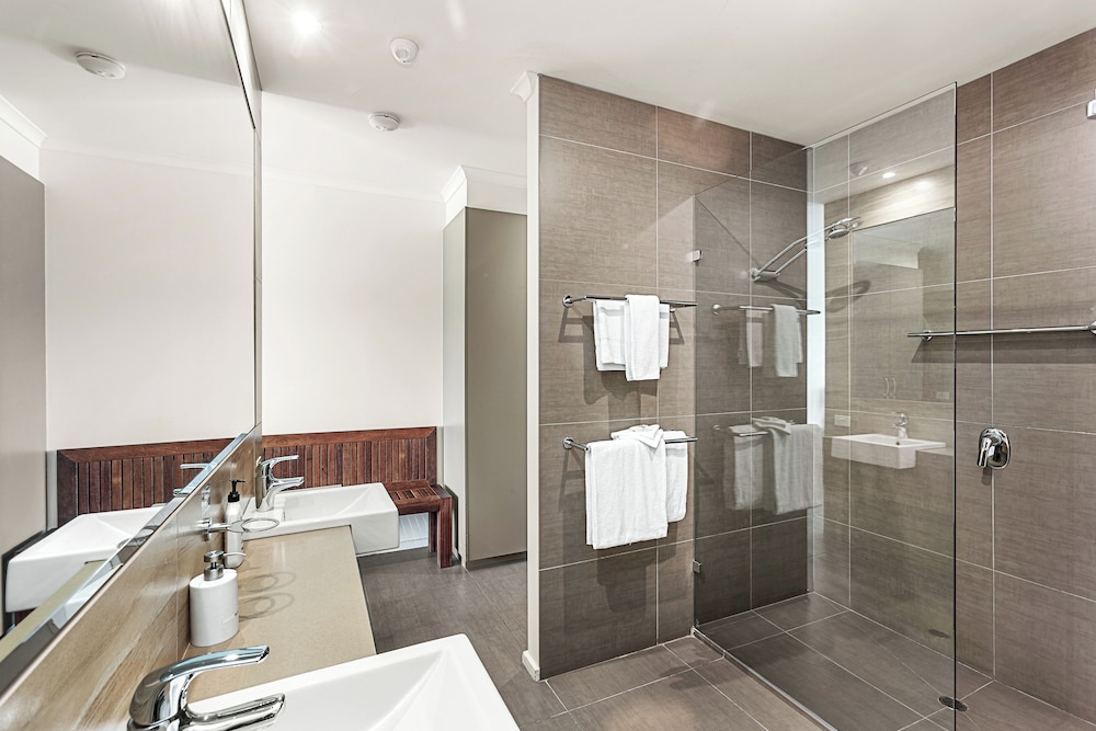 Captains Terrace Suite photo 2