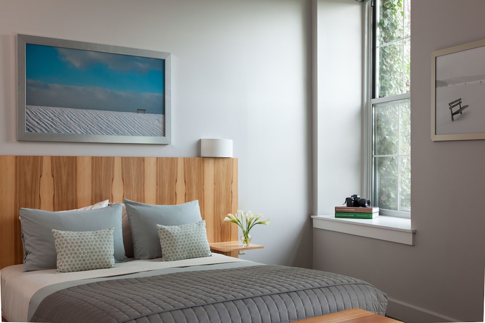 Room (Contemporary 3)