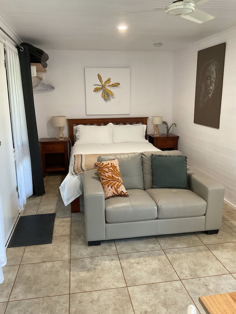 Studio Suite, Multiple Beds, Kitchen, Garden View