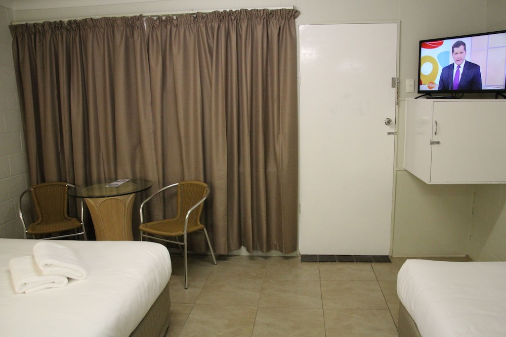 Pet Friendly Room (1 Queen/Double and 1 Single Bed)