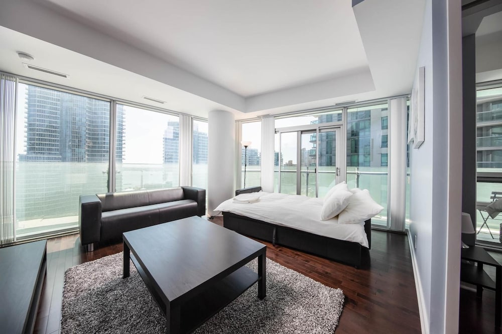 Family Suite, 3 Bedrooms, 2 Bathrooms, City View thumbnail 6