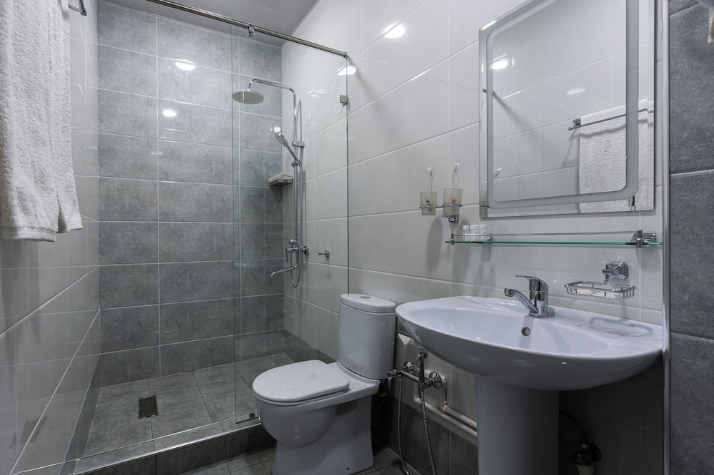 Standard Twin Room - Photo 3