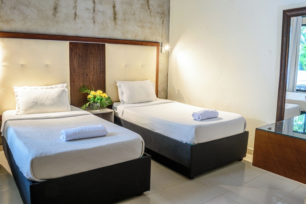 Standard Twin Room - Photo 1