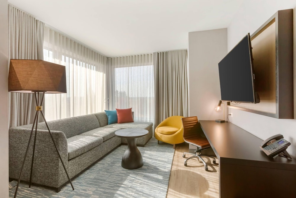 Suite, 1 King Bed with Sofa bed, Accessible, Non Smoking - Photo 6