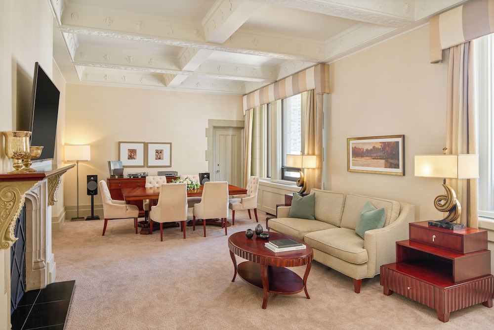Wild Rose Suite, 1 Bedroom, City or Courtyard View - Photo 4
