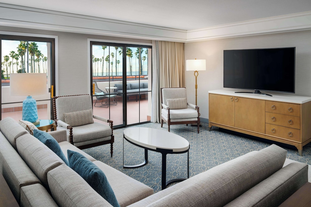 Suite, 1 King Bed, Accessible, Ocean View (Hearing) - Photo 5