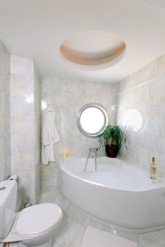 Suite, 1 Bedroom, Jetted Tub (Acropolis View) photo 2