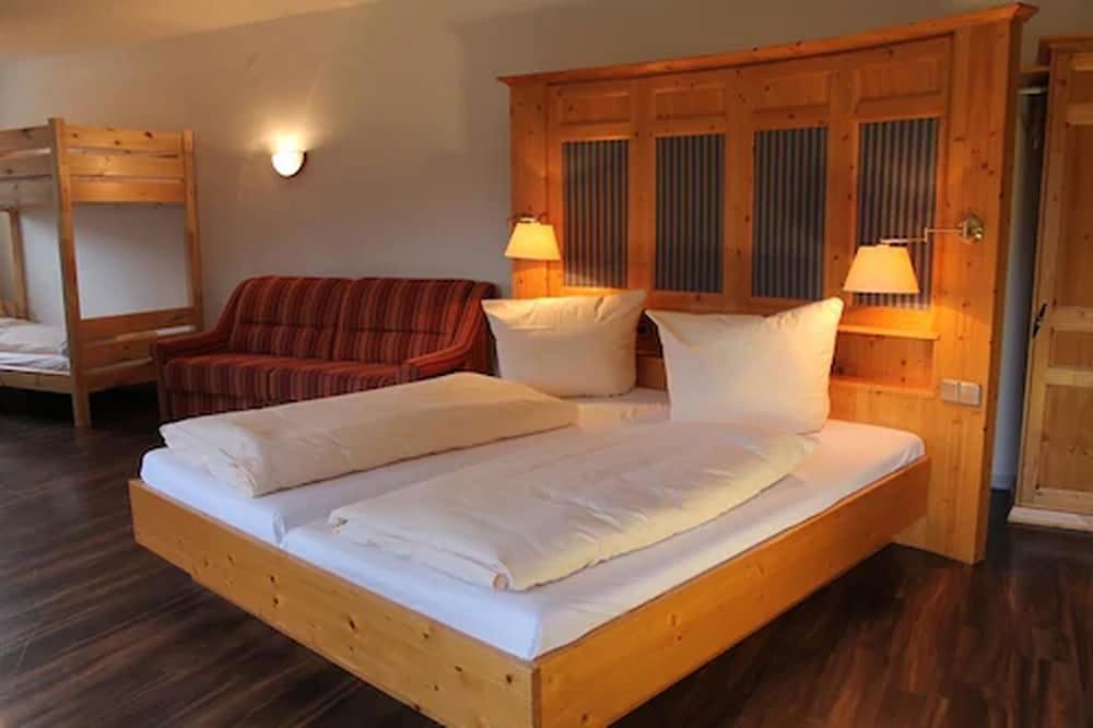 Quadruple Room - Photo 1