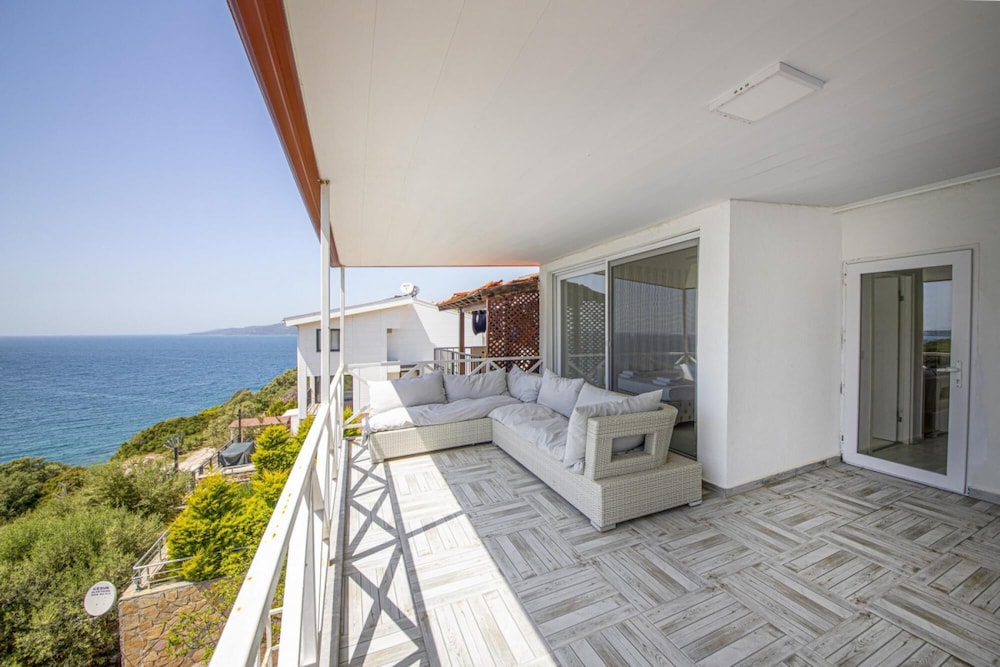 Villa photo 1