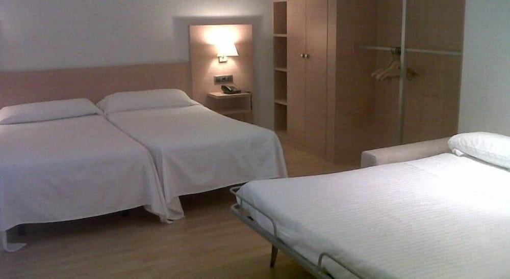 Quadruple Room - Photo 4