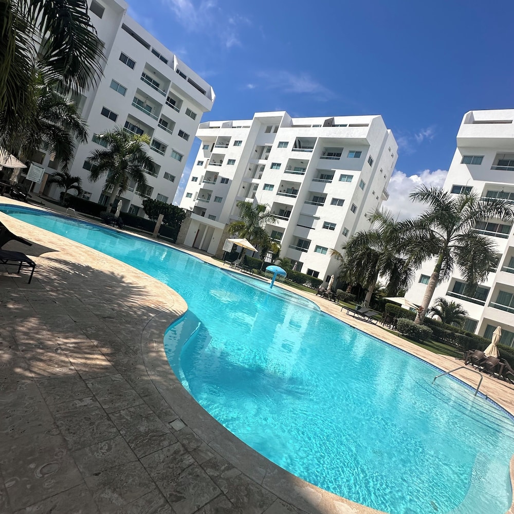 Classic Apartment, Pool View photo 3
