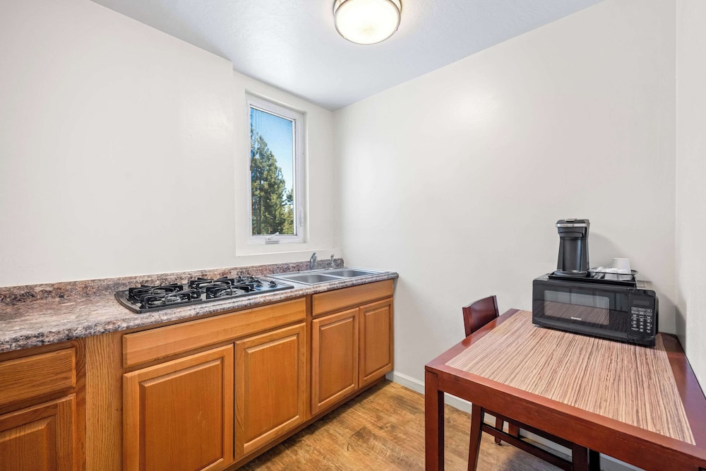 Suite, 1 King Bed, Non Smoking, Kitchenette - Photo 6
