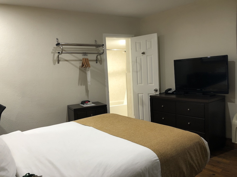 Classic Room 1 Queen Bed, Non Smoking - Photo 7