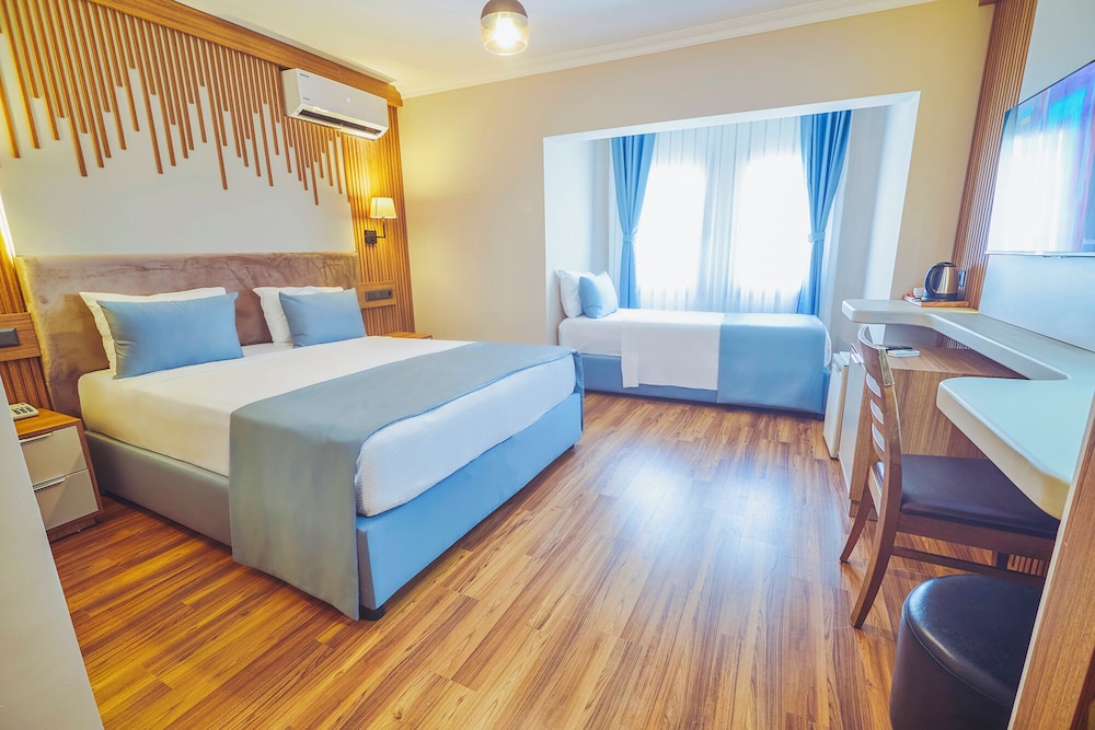 Standard Triple Room, City View