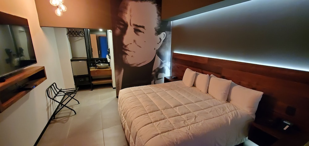 Deluxe Room, 1 King Bed - Photo 6
