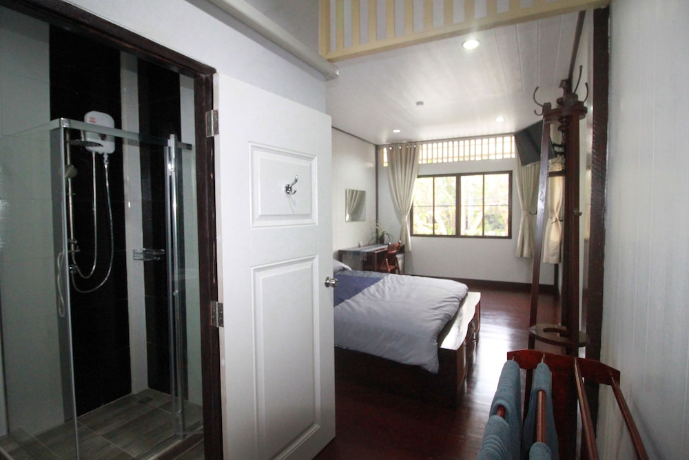 Standard King Room photo 3