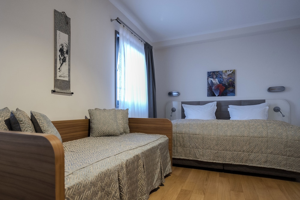 Junior Double or Twin Room, City View photo 2