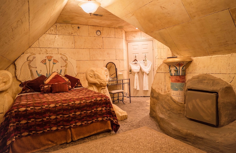 Suite (Mysteries of Egypt) photo 3