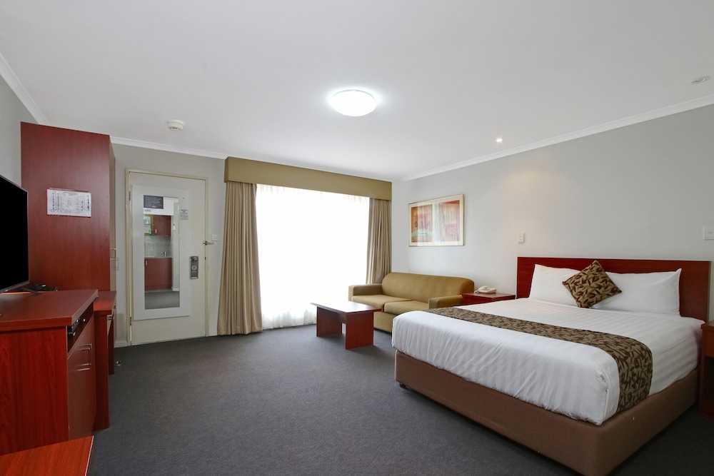 Deluxe Room, Kitchenette, Free Wi-Fi & Parking photo 2