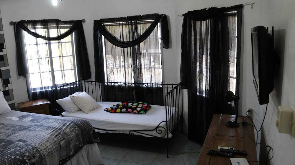Deluxe Room, 1 Bedroom photo 2