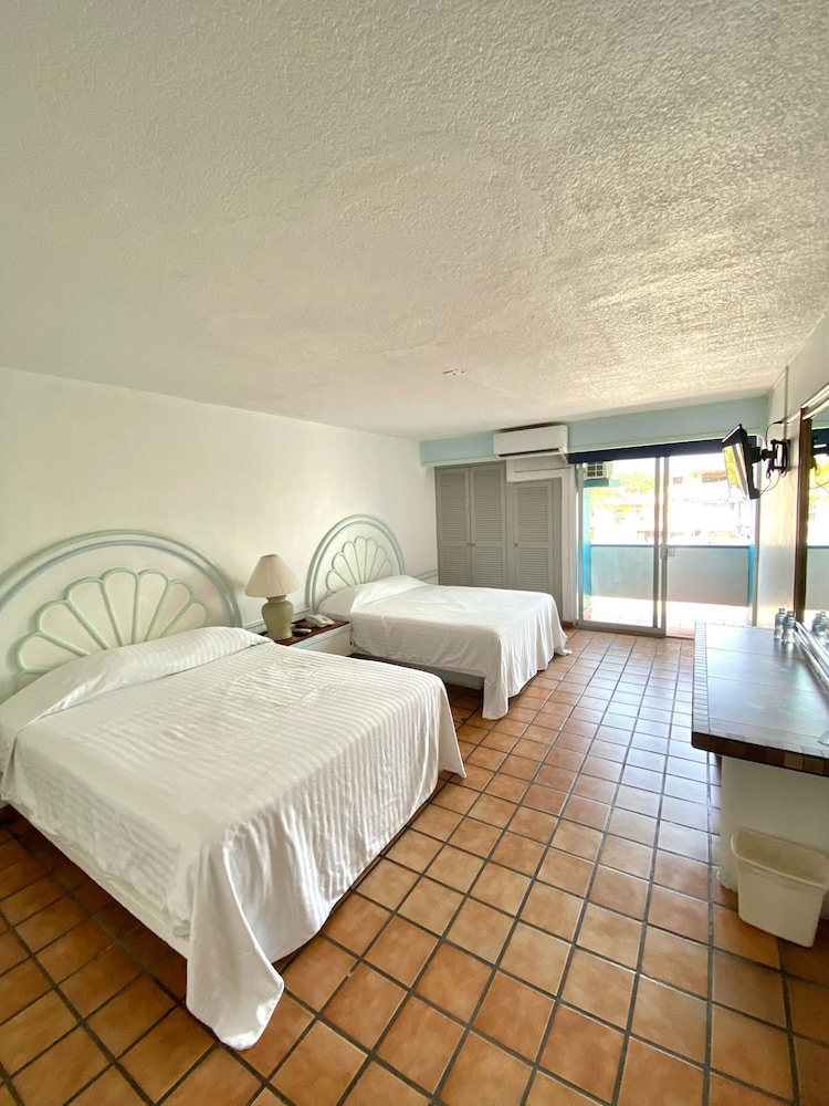 Basic Quadruple Room, City View