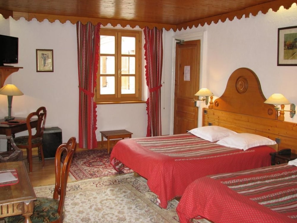 Family Quadruple Room, 2 Queen Beds, Non Smoking