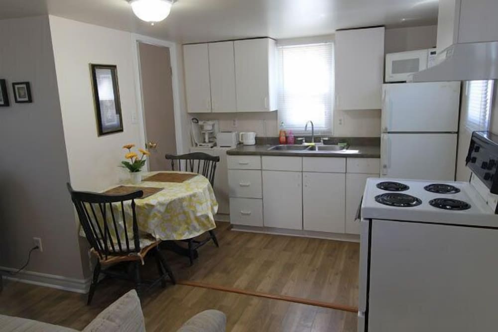 Beach1 Bunkie, 2 Bedrooms, 2 Double Beds, Kitchen photo 1