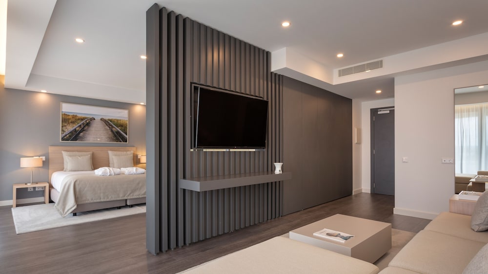 Panoramic Suite, Partial Sea View, 1 bedroom - Offer of 1 Introduction Session to Wellness - Photo 4