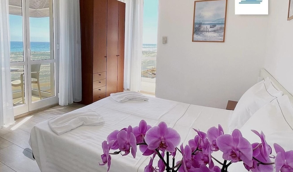 Standard Room, Partial Sea View