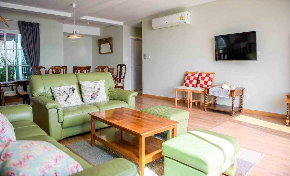 Captain House - Photo 6