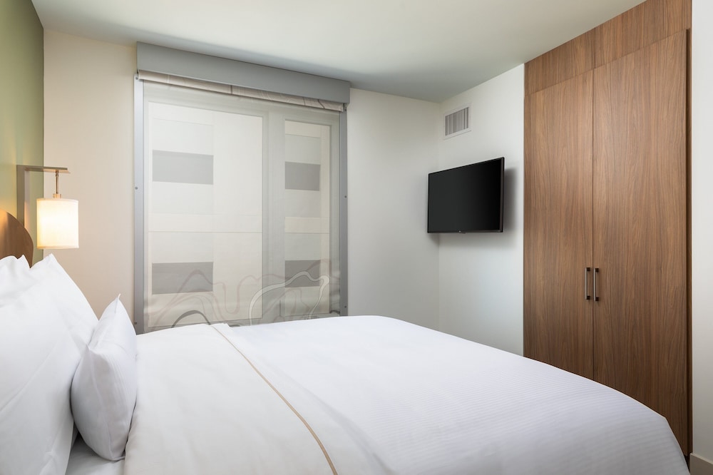 Suite, 1 Bedroom - Photo 7