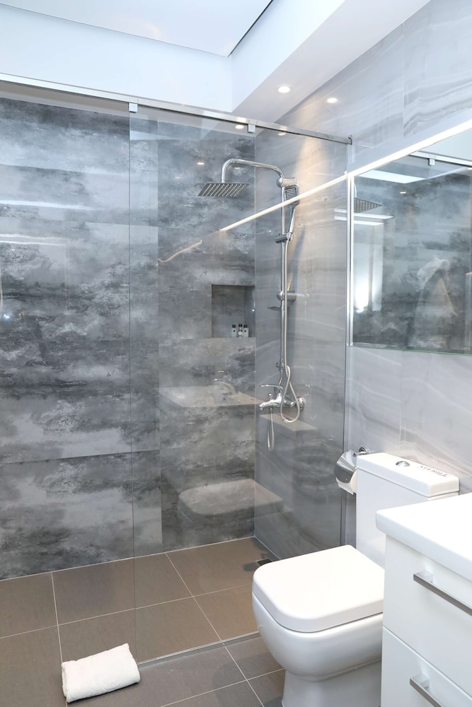 Deluxe Suite, 1 King Bed, Non Smoking, Jetted Tub