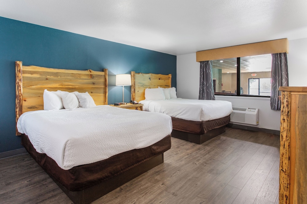 Standard Room, 2 Queen Beds, Non Smoking, Refrigerator & Microwave - Photo 3