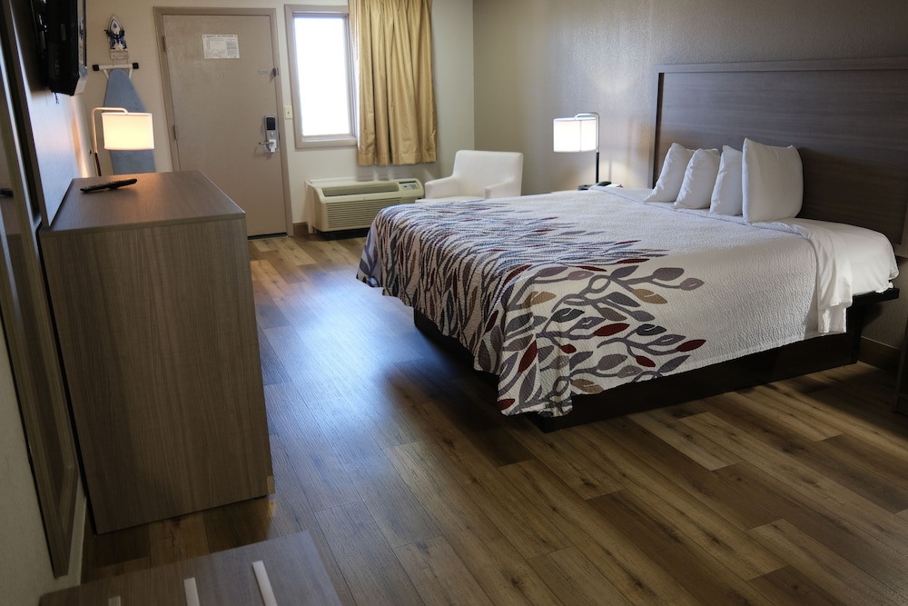 Superior Room, 1 King Bed, Accessible, Non Smoking (Roll-In Shower) - Photo 3