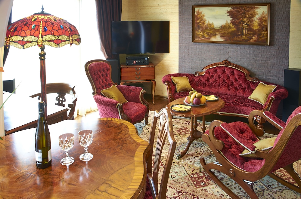 Harbour Deluxe Suite photo 2
