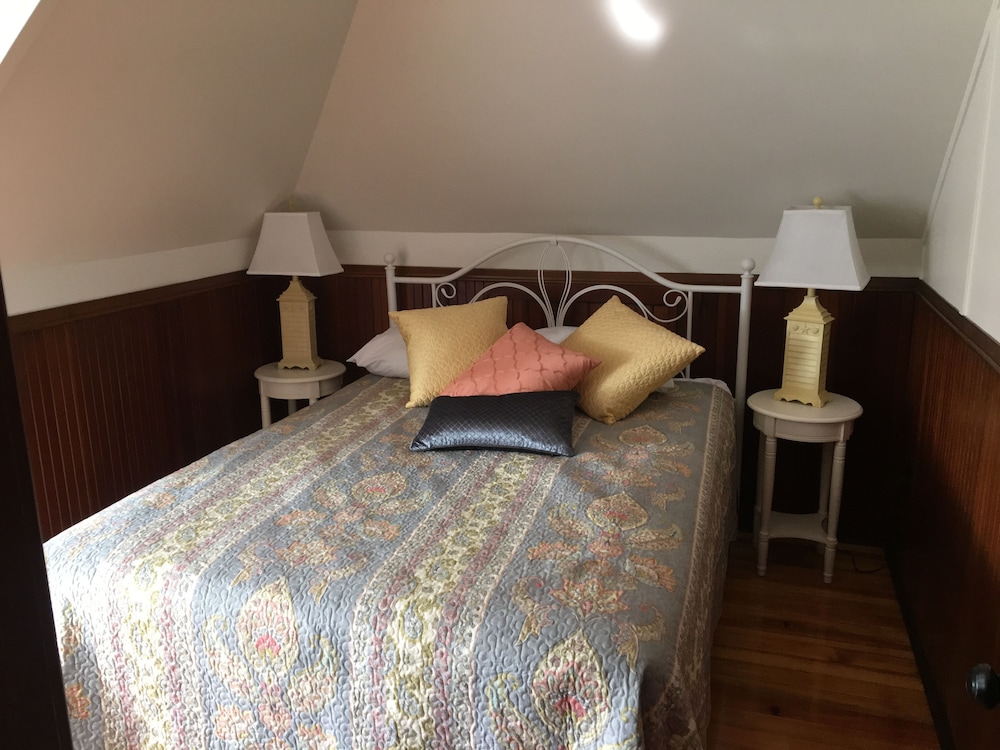 Superior Room, 1 Queen Bed, Shared Bathroom, Ocean View photo 1