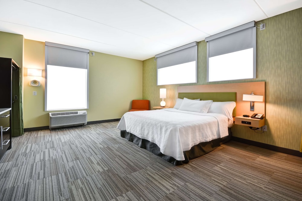 Studio, 1 King Bed, Accessible, Bathtub photo 2