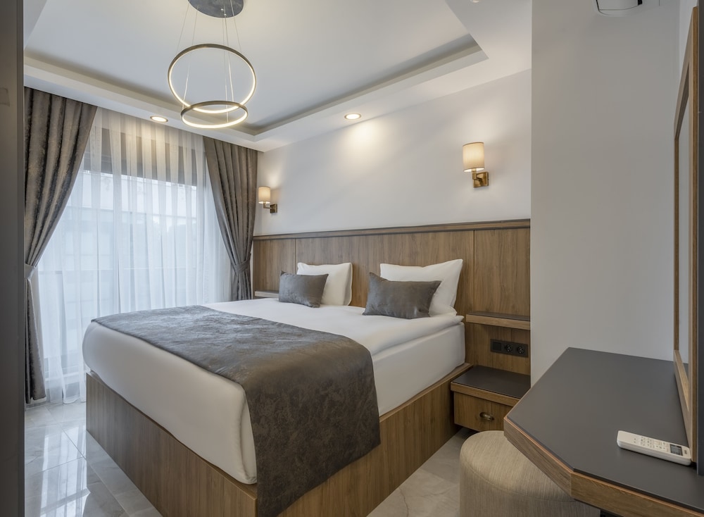 Senior Room, Multiple Beds