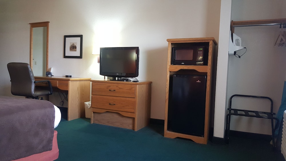Room, 2 Queen Beds, Non Smoking - Photo 5